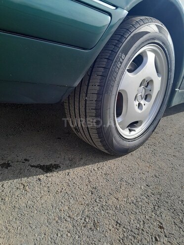 Mercedes E 220 1997, 304,999 km - 2.2 l - Biləsuvar