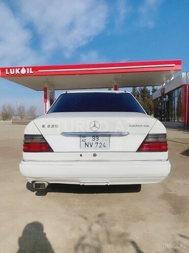 Mercedes E 220 1995, 500,000 km - 2.2 л - Salyan