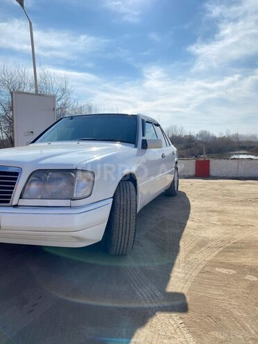 Mercedes E 220 1995, 500,000 km - 2.2 л - Salyan