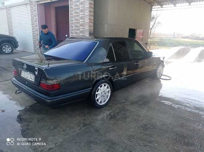 Mercedes E 220 1993, 360,000 km - 2.2 l - Xudat