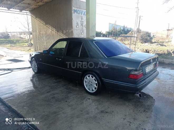 Mercedes E 220 1993, 360,000 km - 2.2 l - Xudat