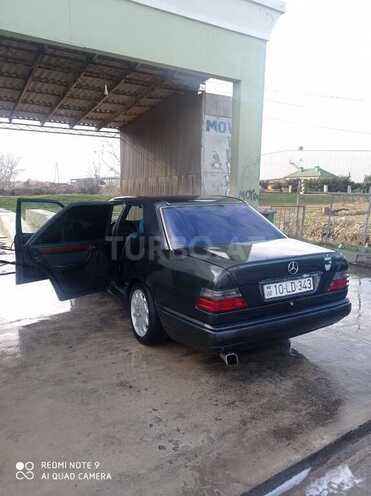 Mercedes E 220 1993, 360,000 km - 2.2 l - Xudat