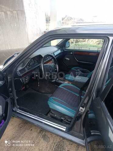 Mercedes E 220 1993, 360,000 km - 2.2 l - Xudat