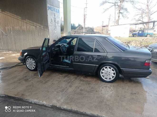 Mercedes E 220 1993, 360,000 km - 2.2 l - Xudat