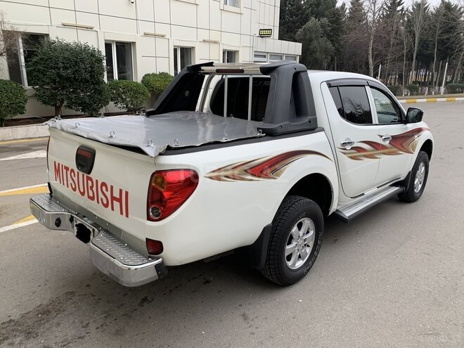 Mitsubishi L200 2013, 167,220 km - 2.5 l - Bakı