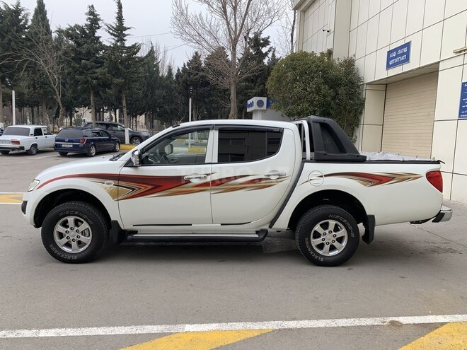 Mitsubishi L200 2013, 167,220 km - 2.5 l - Bakı