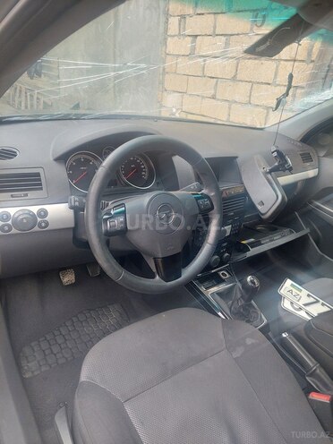 Opel Astra 2010, 240,000 km - 1.3 л - Qax