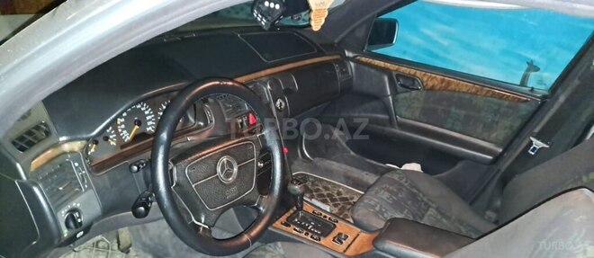 Mercedes E 240 1998, 352,500 km - 2.4 l - Xaçmaz