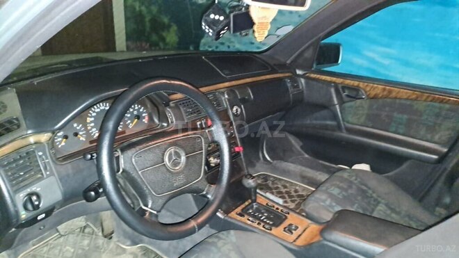 Mercedes E 240 1998, 352,500 km - 2.4 l - Xaçmaz