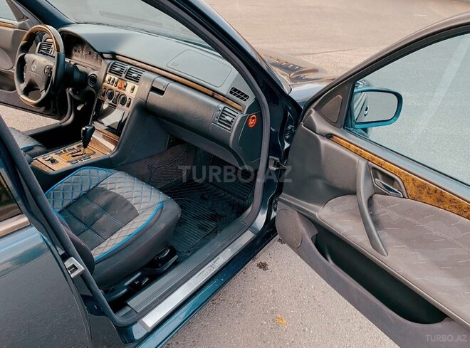 Mercedes E 200 2001, 352,000 km - 2.0 l - Bakı