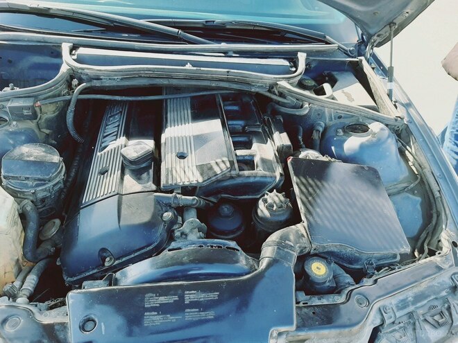 BMW 325 2000, 330,000 km - 2.5 l - Şirvan