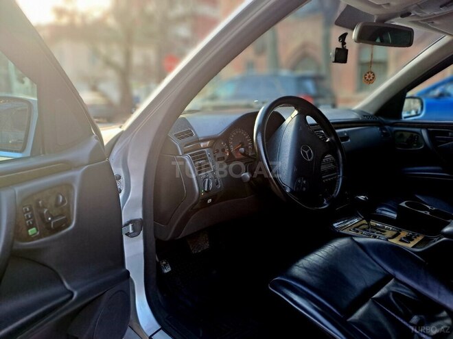 Mercedes E 240 2001, 277,700 km - 2.6 л - Bakı