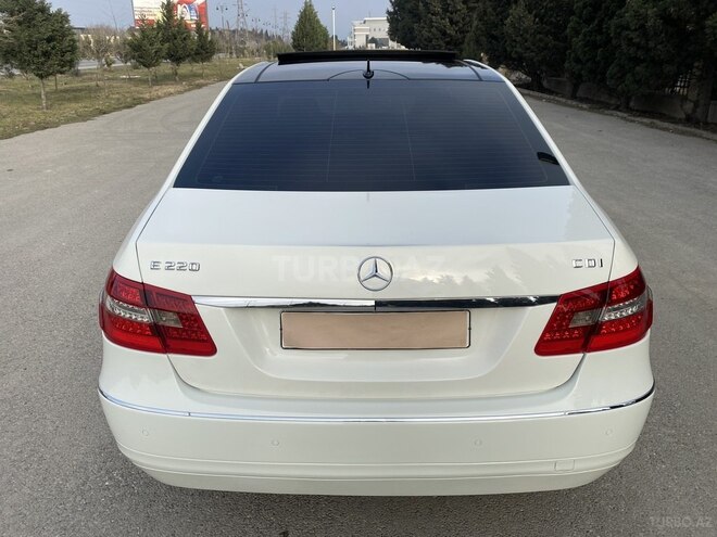 Mercedes E 220 2010, 245,570 km - 2.2 л - Bakı