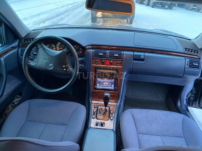 Mercedes E 220 1999, 308,000 km - 2.2 l - Sumqayıt