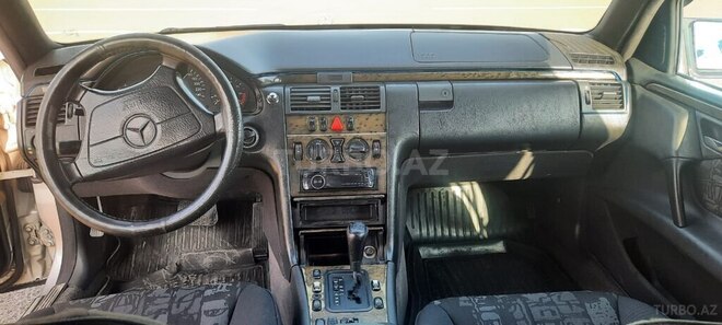 Mercedes E 240 1997, 406,000 km - 2.4 л - Bakı