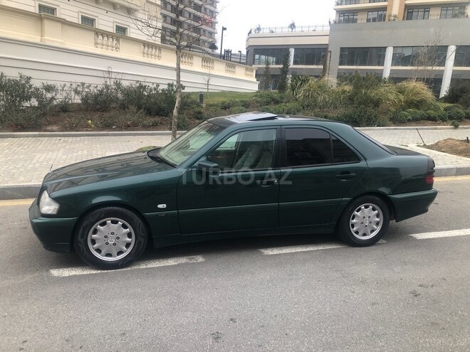 Mercedes C 220 2000, 261,800 km - 2.2 l - Bakı
