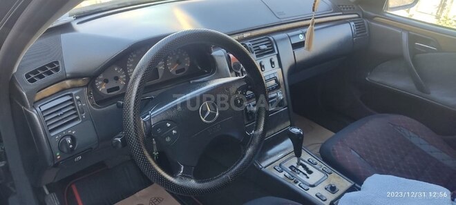 Mercedes E 240 1999, 218,000 km - 2.6 л - Bakı