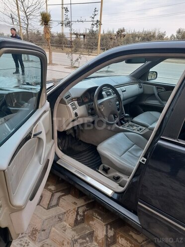 Mercedes E 320 2000, 267,271 km - 3.2 l - Salyan