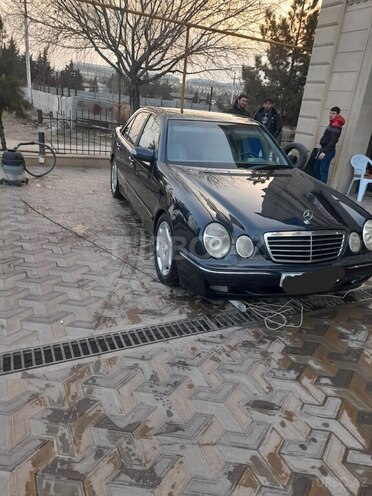 Mercedes E 320 2000, 267,271 km - 3.2 l - Salyan