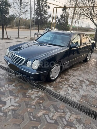 Mercedes E 320 2000, 267,271 km - 3.2 l - Salyan