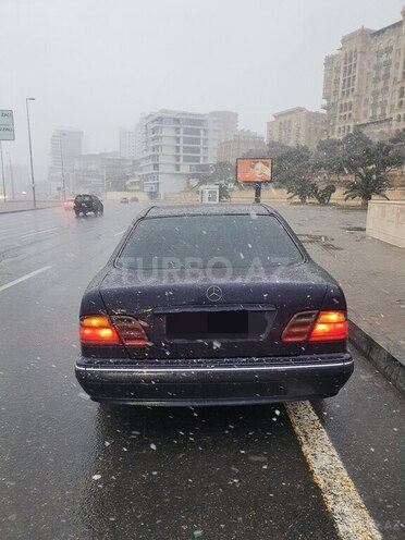 Mercedes E 270 1999, 360,000 km - 2.7 l - Bakı