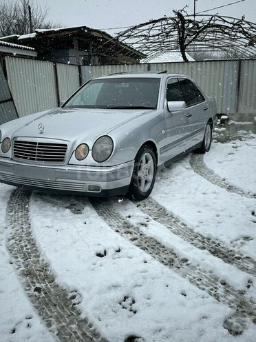 Mercedes E 240 1998, 378,500 km - 2.4 l - Sumqayıt