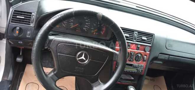 Mercedes C 220 2000, 28,000 km - 2.2 л - Quba
