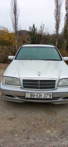 Mercedes C 220 2000, 28,000 km - 2.2 л - Quba