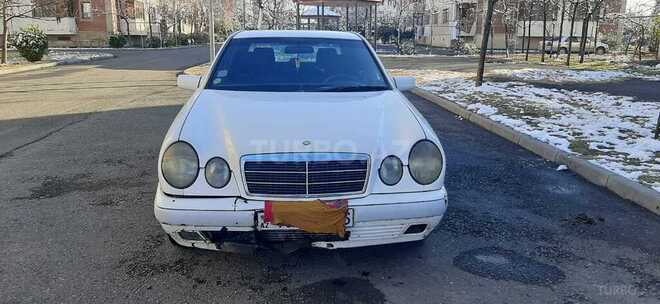 Mercedes E 290 1997, 310,000 km - 2.9 l - Qazax