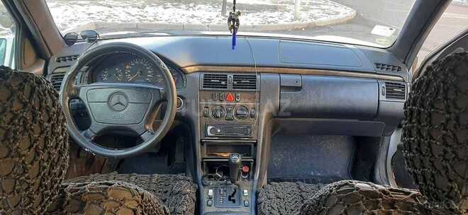 Mercedes E 290 1997, 310,000 km - 2.9 l - Qazax