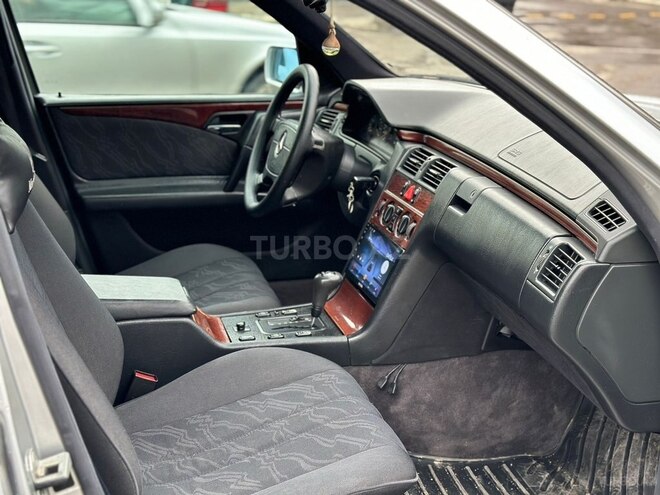 Mercedes E 230 1996, 315,000 km - 2.3 л - Bakı