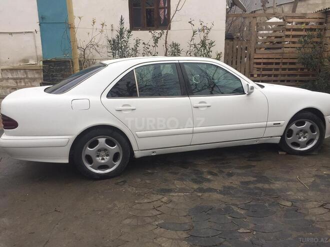 Mercedes E 220 2001, 123,456 km - 2.2 л - Bakı