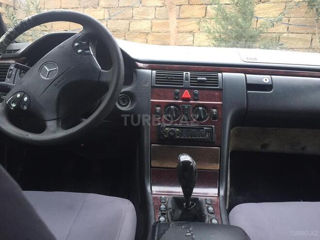 Mercedes E 220 2001, 123,456 km - 2.2 л - Bakı