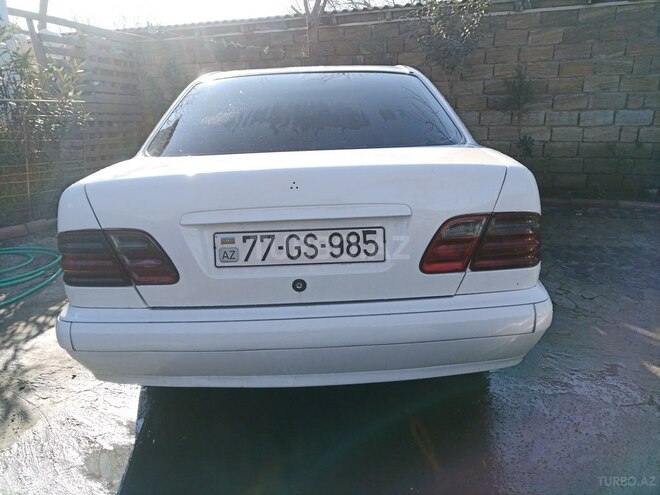 Mercedes E 220 2001, 123,456 km - 2.2 л - Bakı