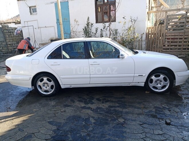 Mercedes E 220 2001, 123,456 km - 2.2 л - Bakı