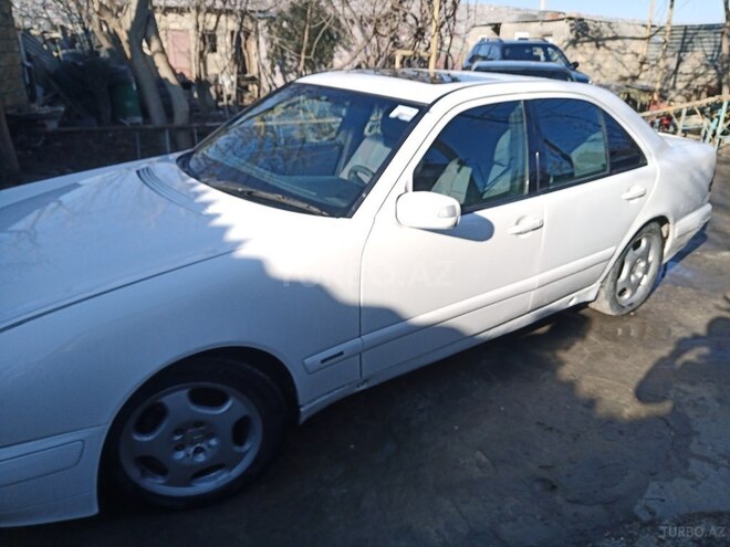 Mercedes E 220 2001, 123,456 km - 2.2 л - Bakı