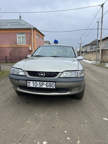 Opel Vectra 1996, 295,000 km - 1.8 l - Quba