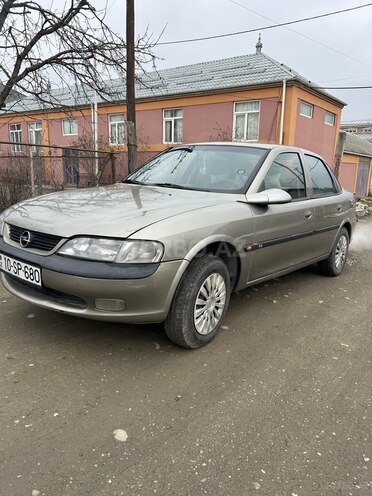Opel Vectra 1996, 295,000 km - 1.8 l - Quba