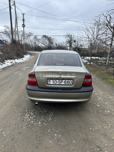 Opel Vectra 1996, 295,000 km - 1.8 l - Quba