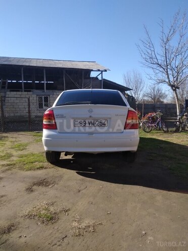 Opel Astra 2005, 193,000 km - 1.4 л - Qax