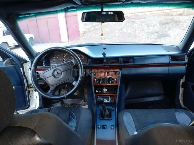 Mercedes E 280 1993, 22,222 km - 2.8 l - Sabirabad