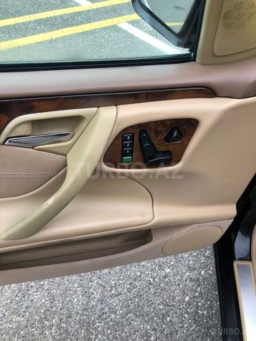 Mercedes E 320 2001, 260,000 km - 3.2 l - Sumqayıt