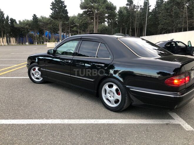 Mercedes E 320 2001, 260,000 km - 3.2 l - Sumqayıt