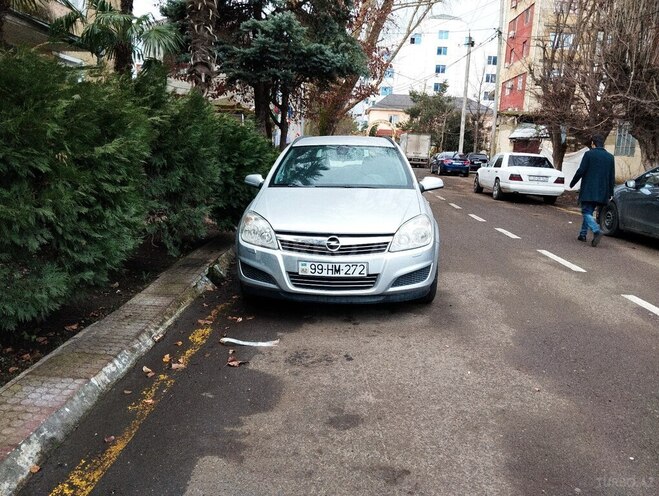 Opel Astra 2006, 240,000 km - 1.9 l - Lənkəran