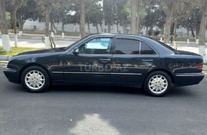 Mercedes E 220 2000, 326,000 km - 2.2 l - Bakı