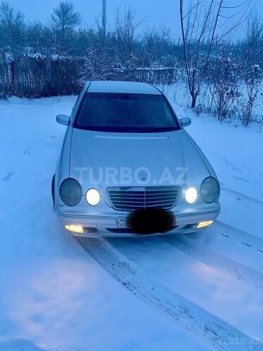 Mercedes E 220 2000, 420,000 km - 2.2 l - Ucar