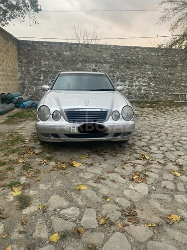 Mercedes E 220 2000, 420,000 km - 2.2 l - Ucar