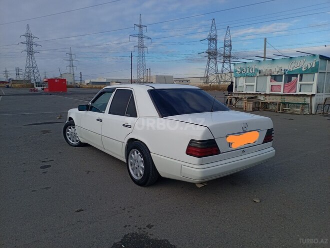 Mercedes E 220 1993, 542,187 km - 2.2 л - Sabirabad