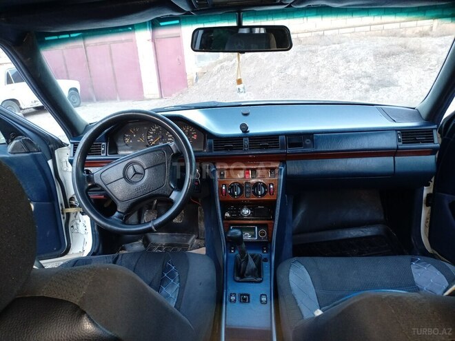 Mercedes E 220 1993, 542,187 km - 2.2 л - Sabirabad