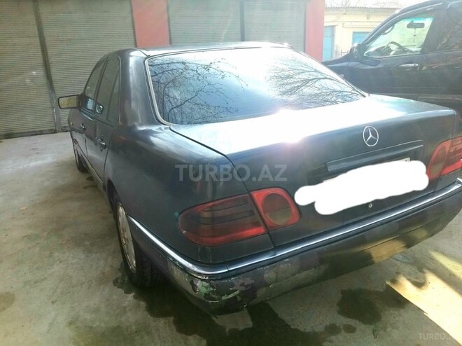 Mercedes E 220 1999, 420,000 km - 2.2 l - Yevlax